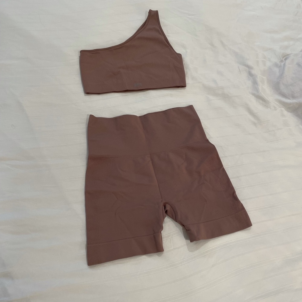 SETactive sculptflex biker shorts & one shoulder